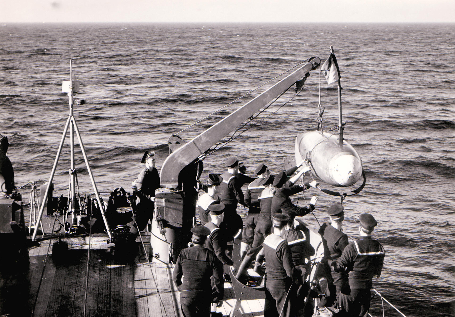 HMS Hazard Minesweeping IWM A1355