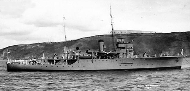 HMS Salamander 1936 - Halcyon Class Minesweeper